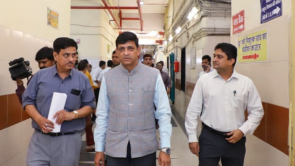 Indore Mayor Pushyamitra Bhargav Inspects MY Hospital After Rat Bite Horror