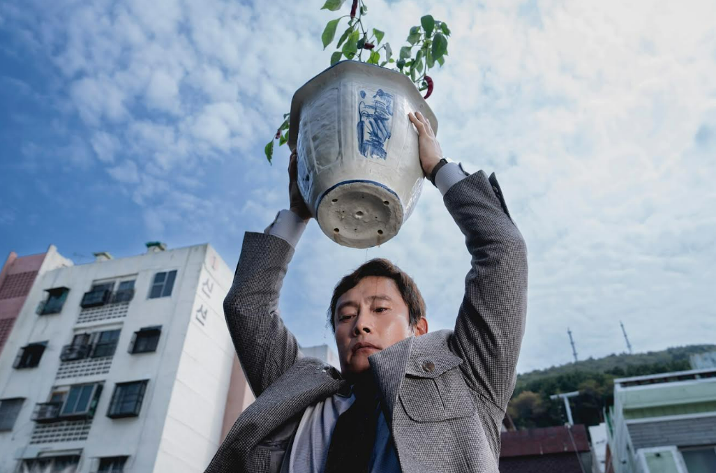 CreaZion Studios Premieres ‘No Other Choice,’ an Oscar-Buzzing Korean Thriller by Master Director Park Chan-wook