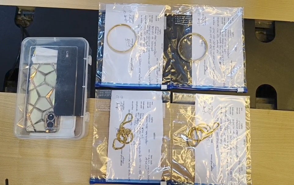 Two Arrested In Indore For Duping, Robbing Jewellery Showroom Employee