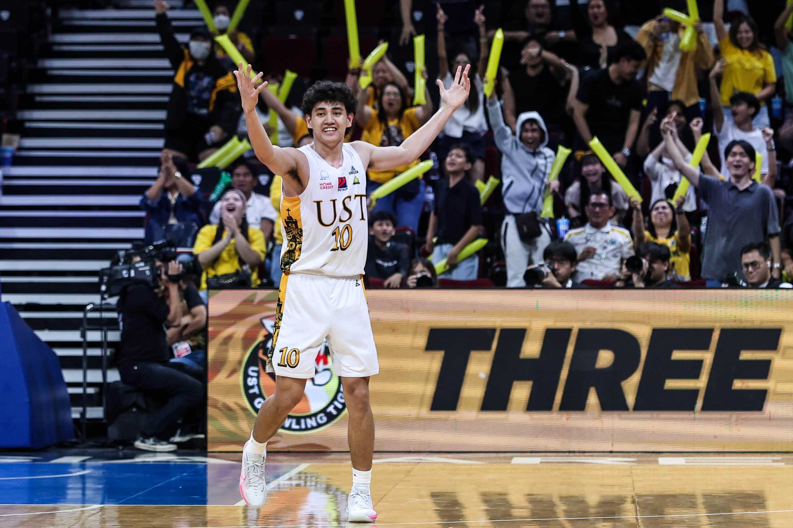 UAAP: UST uses late surge to trounce FEU, gains share of lead