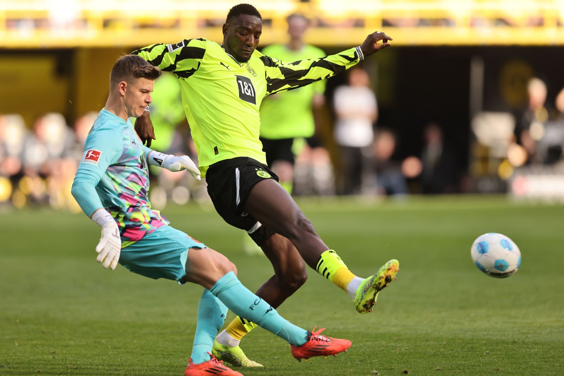 FC Augsburg vs Borussia Dortmund Prediction and Betting Tips | 31st October 2025