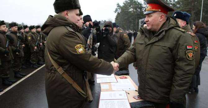 В Беларуси нет проблем с набором призывников – Хренин