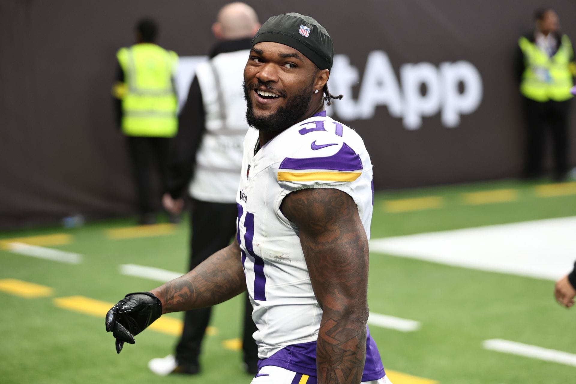 “Seahawks despise Kenneth Walker”: NFL fans react as Cam Akers gets signed to Seattle’s active roster ahead of Vikings game