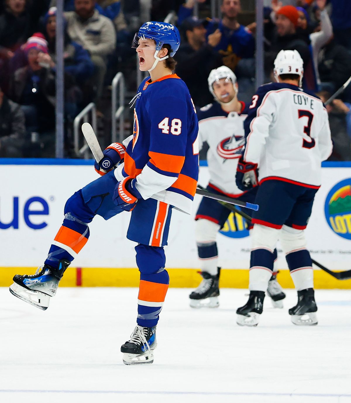 Schaefer stars as the Islanders score 2 late goals to edge Blue Jackets 3-2