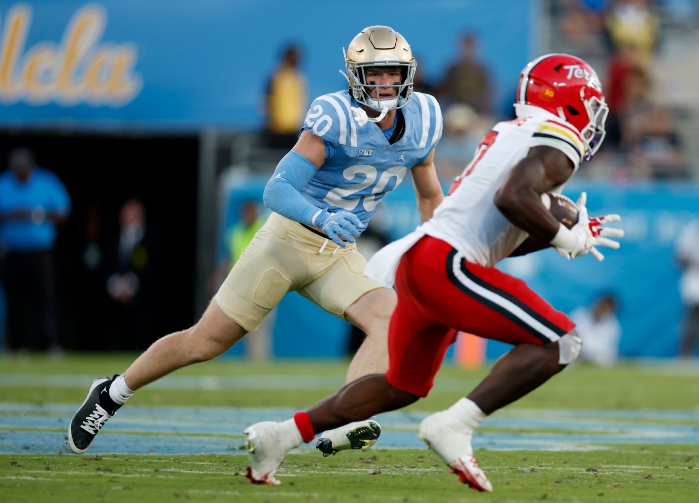 UCLA LB Scott Taylor soaking in the USC rivalry