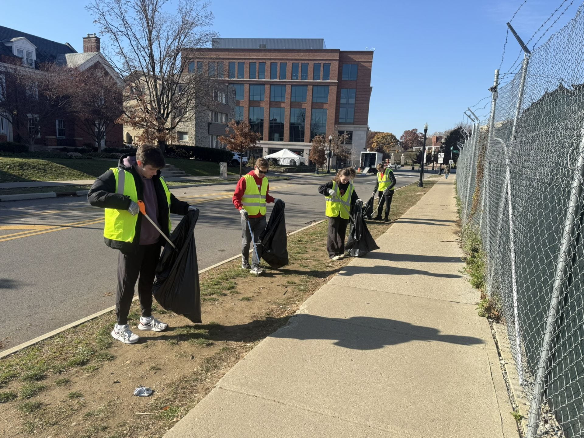 USG’s ‘Clean Up Columbus’ draws almost 300 students Sunday