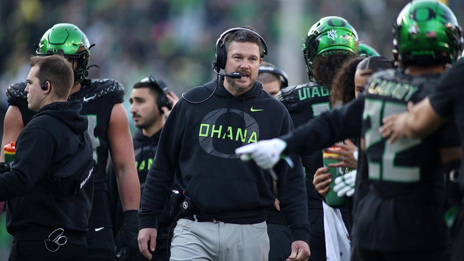 Oregon’s Dan Lanning makes Ducks’ case for College Football Playoff after big win over USC