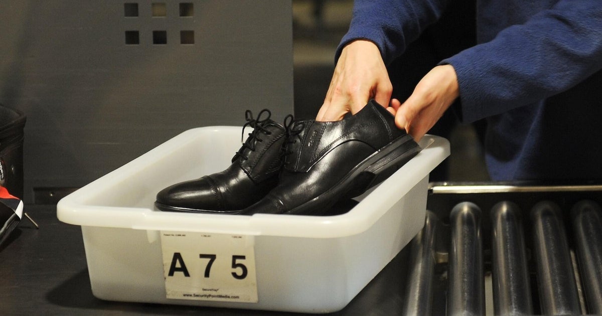 TSA’s “shoes-on” policy faces pushback from prominent Senate Democrat